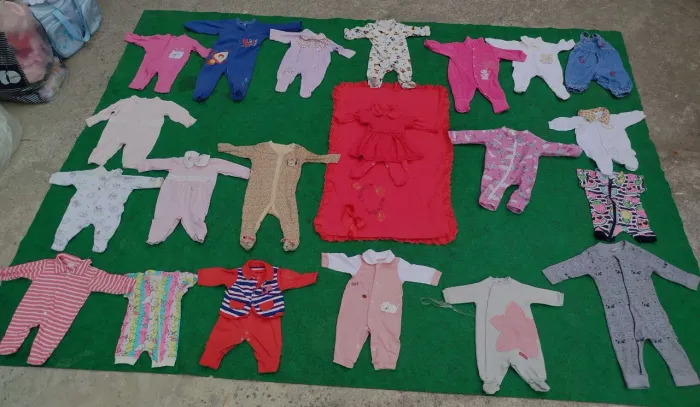 Lote de roupas, sapatos e acessórios de 0 a 1ano