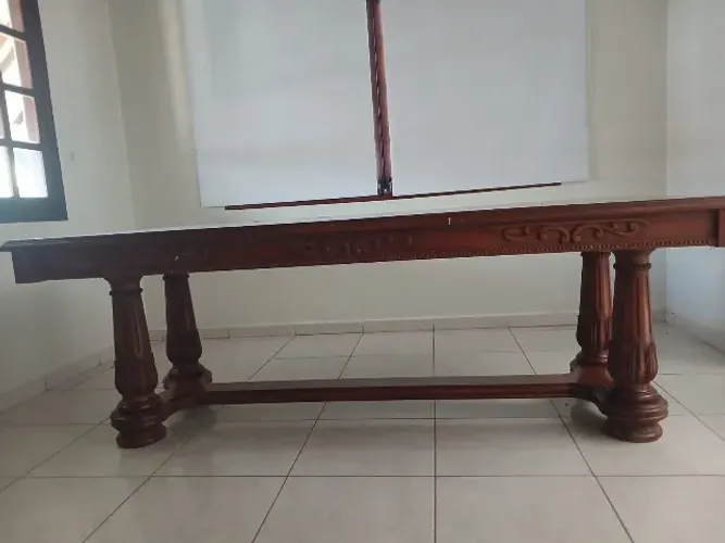 Mesa de Jantar Colonial em Madeira Maciça - Imponente