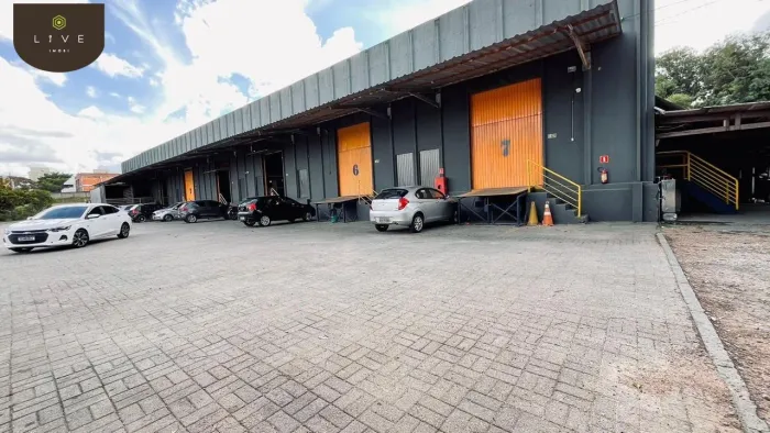 Galpão Logístico na CIC | 2.600m² Armazenagem | 7 Docas | Terreno 8.600m²