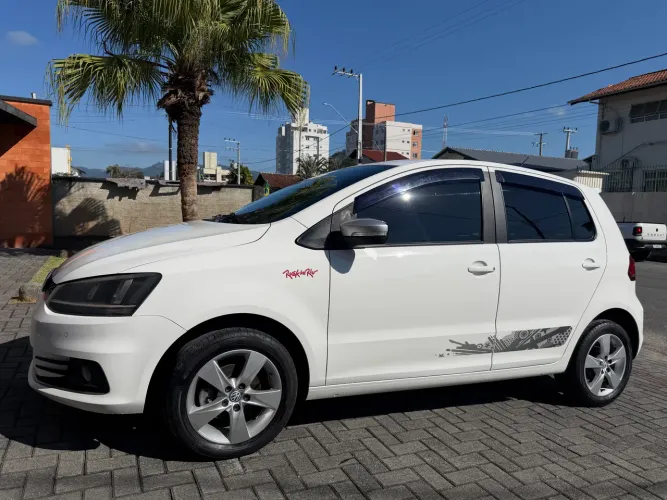 Volkswagen Fox Rock IN RIO 1.6 MI Total Flex 8V 5P 2016