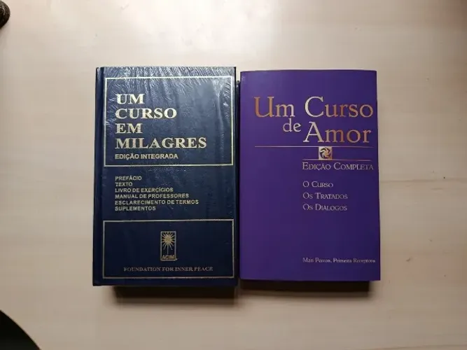Um Curso em Milagres (Edição Integrada, Capa Dura, Lacrado) e Um Curso em Amorr