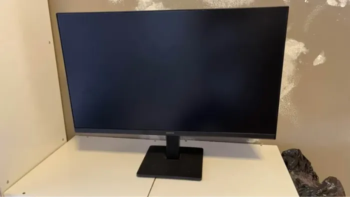 Monitor Gamer Samsung 24" FHD,100 Hz, HDMI, VGA,Preto, S3 (USADO APENAS 3 MESES)