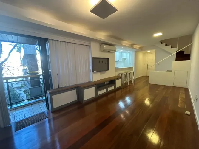 ALUGO EXEPCIONAL COBERTURA DUPLEX COM 3 QUARTOS E 130m² NO LEBLON - RIO DE JANEIRO - RJ