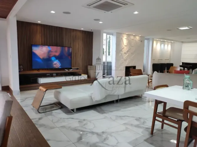 Casa em Condomínio- Urbanova - Condomínio Residencial Jaguary - 5 Dormitórios - 760m².
