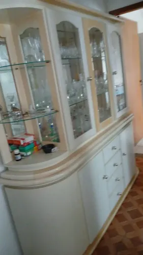 Cristaleira com armário e gavetas