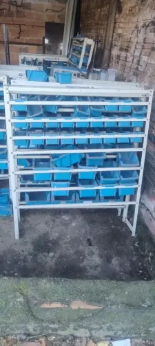 Estante organizadora de parafusos e acessórios