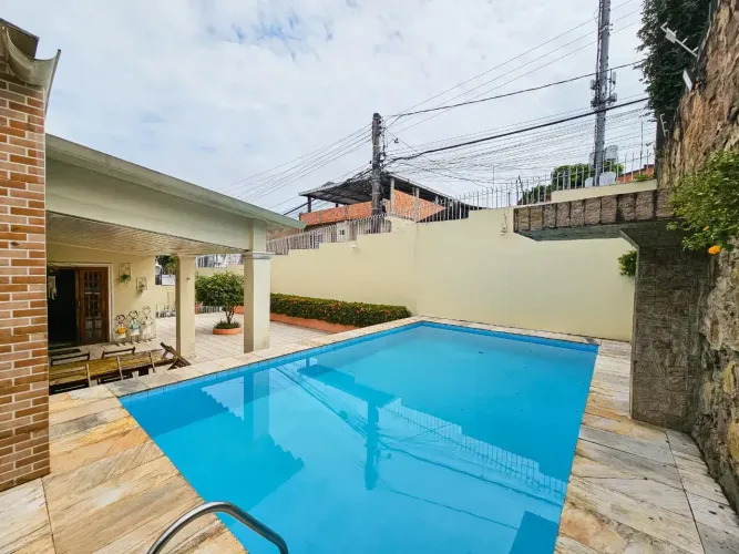 Casa 5 quartos com piscina e área gourmet no Parque 10 de Novembro - Manaus - AM