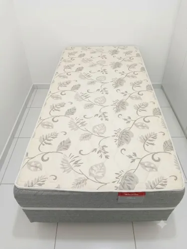 Cama de Solteiro Fênix - Muito Conservada