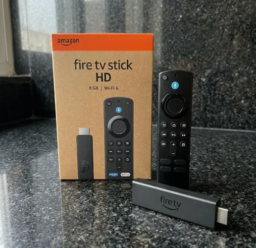 Fire TV Stick HD Amazon 8GB Wi-Fi 6 - Na caixa com Alexa