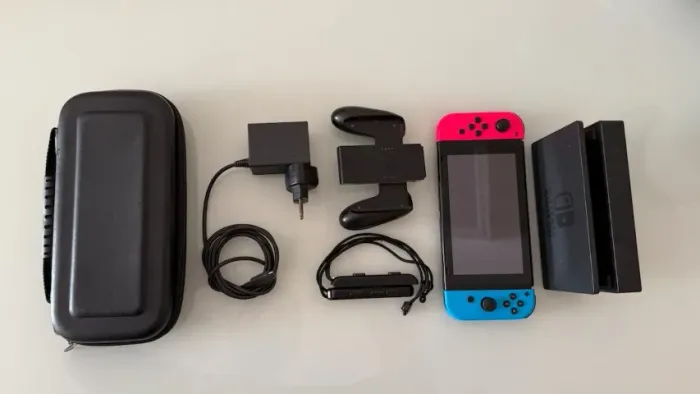 Nintendo Switch V1 (Modelo HAC-001) Completo + Acessórios Originais e Case