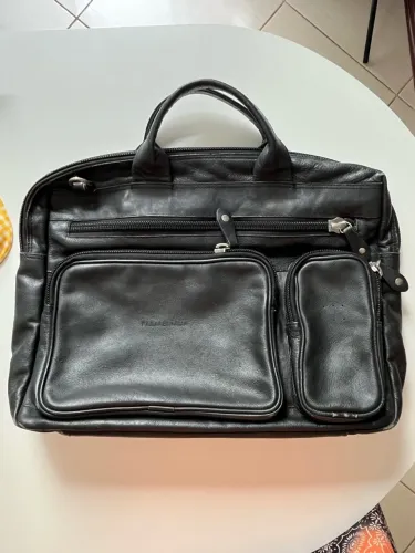 BOLSA EXECUTIVA EM COURO - 4 COMPARTIMENTOS.