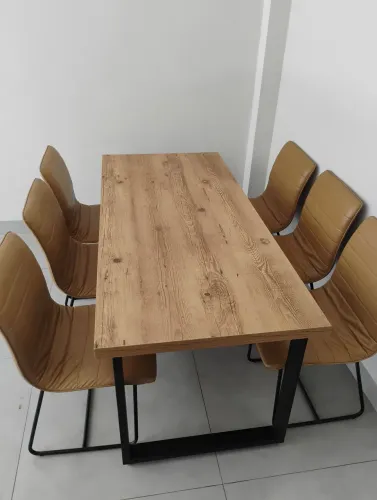Mesa estilo industrial  1,80 x 0,80 x 75 de MDF com 6 cadeiras de couro ecológico.  