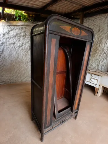 Guarda-roupa madeira maciça estilo art Déco peça rara, ano1930 colecionadores, restauração