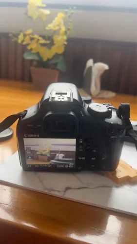 Câmera Fotográfica Cânon 80D com kit de lentes, e acessórios.