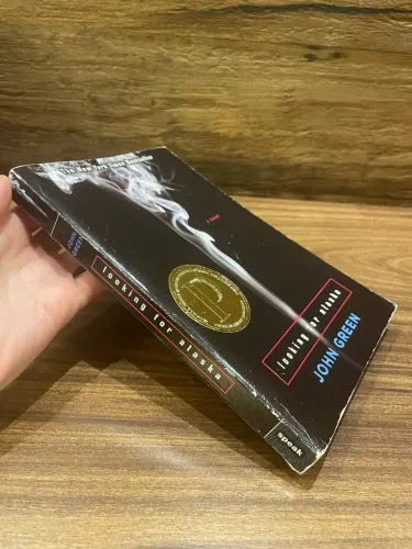 Livro em inglês: looking for Alaska - John Green
