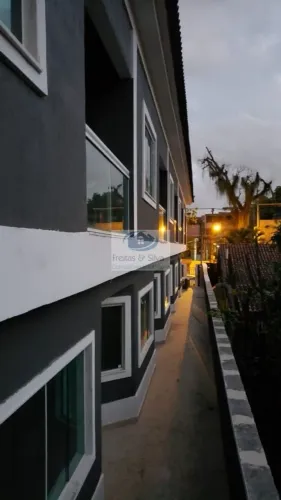 Casa com 3 quartos para alugar, 120 m² por R$ 2.400/mês - Jacarépagua - Rio de Janeiro/RJ