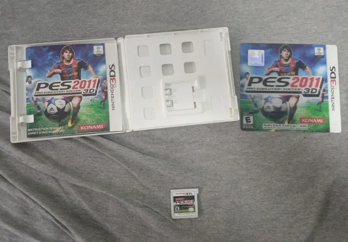 jogo PES 2011 3d de 3DS completo + brindes