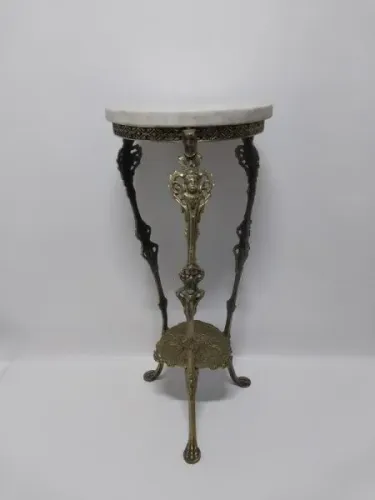 Vendo antiga mesa de bronze trabalhado com pedra original 