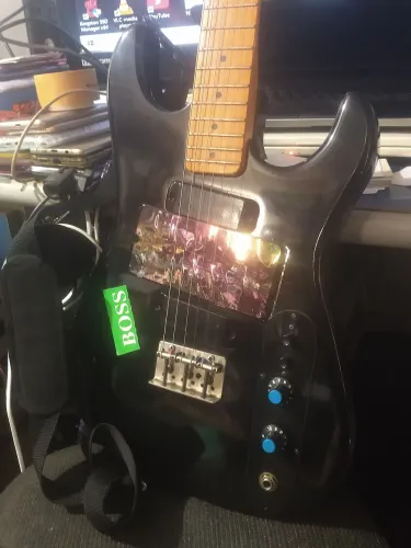 Guitarra King by Dolphin preta