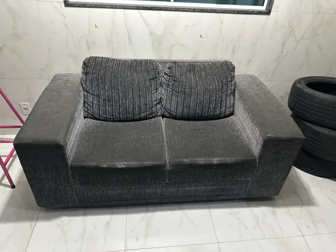 Sofá 2 Lugares Cinza - Muito Confortável e Bem Conservado