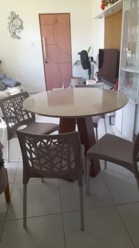 Mesa 4 cadeira nova