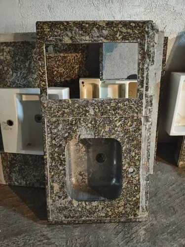 Vende-se pia para cozinha com espaço para cooktop pequeno
