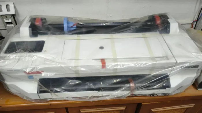 Plotter HP DesignJet T130 nova, sem uso