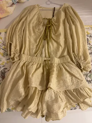 Vendo lindo conjunto ( short e blusa ) - cor amarelo.