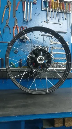 Roda dianteira de Bmw F850 GS em ótimo estado