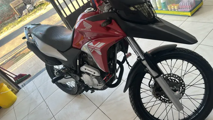 Vendo XRE 300 2015 pura