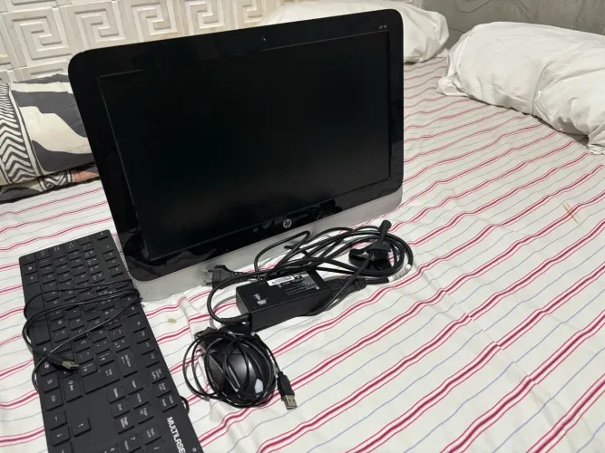 Computador All-in-One HP 18 com Teclado e Mouse - R$ 450