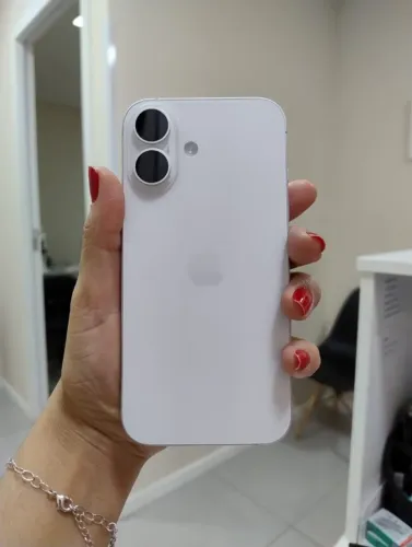iPhone 16