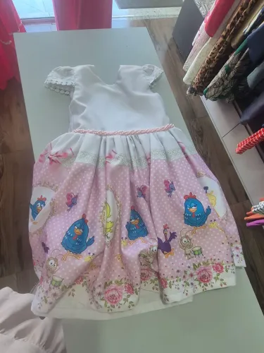 Vestido galinha pintadinha