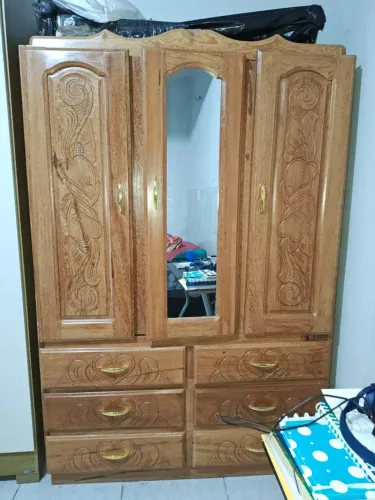 GUARDA ROUPA DE MADEIRA