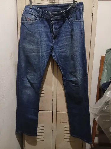 Calça italiana diesel T 44 ótimo estado
