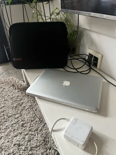 MacBook Pro 13" (Late 2011) - 100% Original c/ Linux Mint + Carregador MagSafe Original