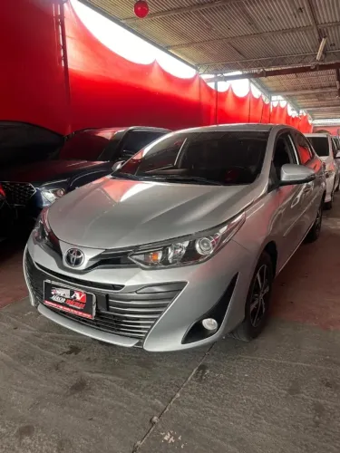 Yaris Sed 2019 Aut teto solar 1 mil de entrada Aércio veículos