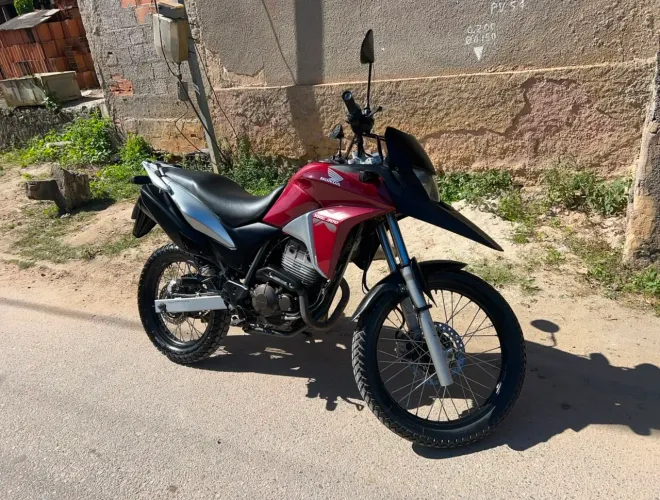 LINDA HONDA XRE 300 2015