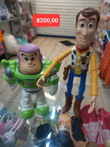 Buzz Lightyear e o xerife Woody da matel