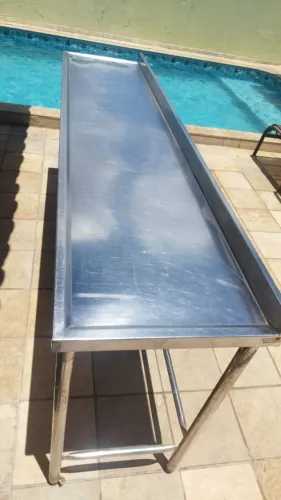 Mesa inox industrial hospitalar, com 2,10m por 0,60cm 