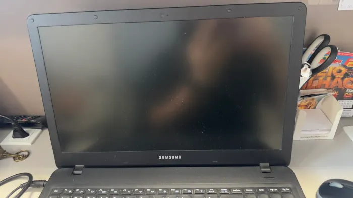 Notebook Samsung E30 I3 4GB 1TB de memória