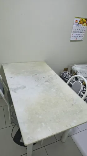 Mesa com tampo de mármore com 6 lugares e 1 fruteira com tampo de mármore