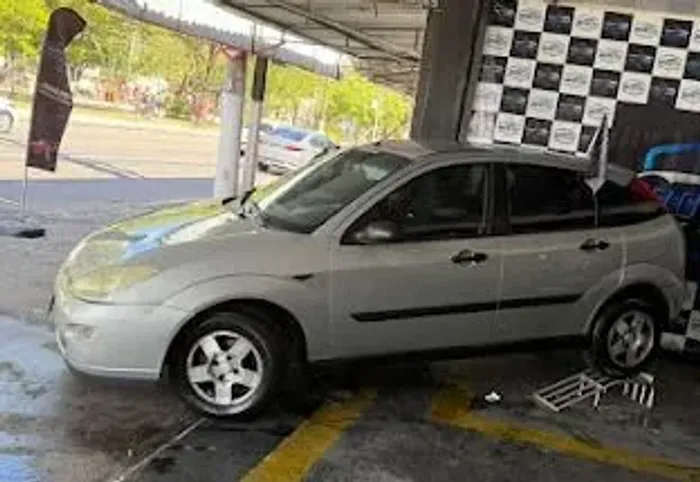 Ford Focus 1.8 16V 5P 2003