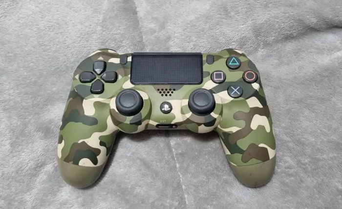Controle sem fio Sony DualShock 4 edição especial Green Camouflage (Camuflado Verde)