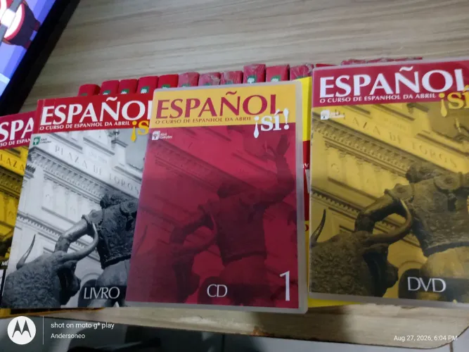 Curso espanhol editora Abril 18 volumes: livros, CDs e DVDs
