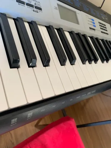 Teclado Casio CTK-1550 com suporte