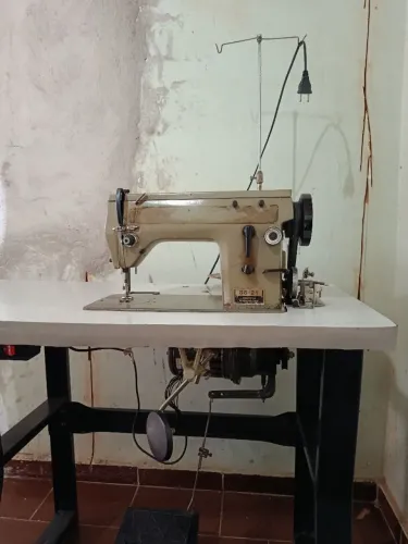 Máquina reta e zique zaque
