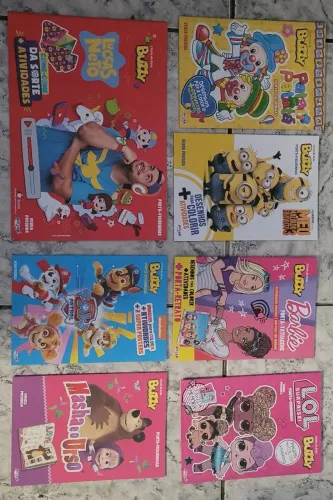 7 álbuns de figurinhas buzzy adesivo chiclete coleção