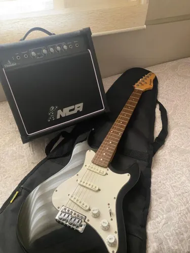 Kit Guitarra Strinberg + Amplificador NCA Thunder + Capa