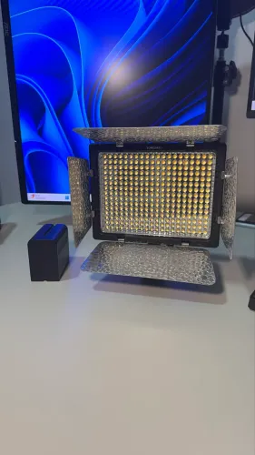 Iluminador Led Yongnuo Yn300 Iii